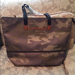 Stella & dot day tripper tote bag camo new